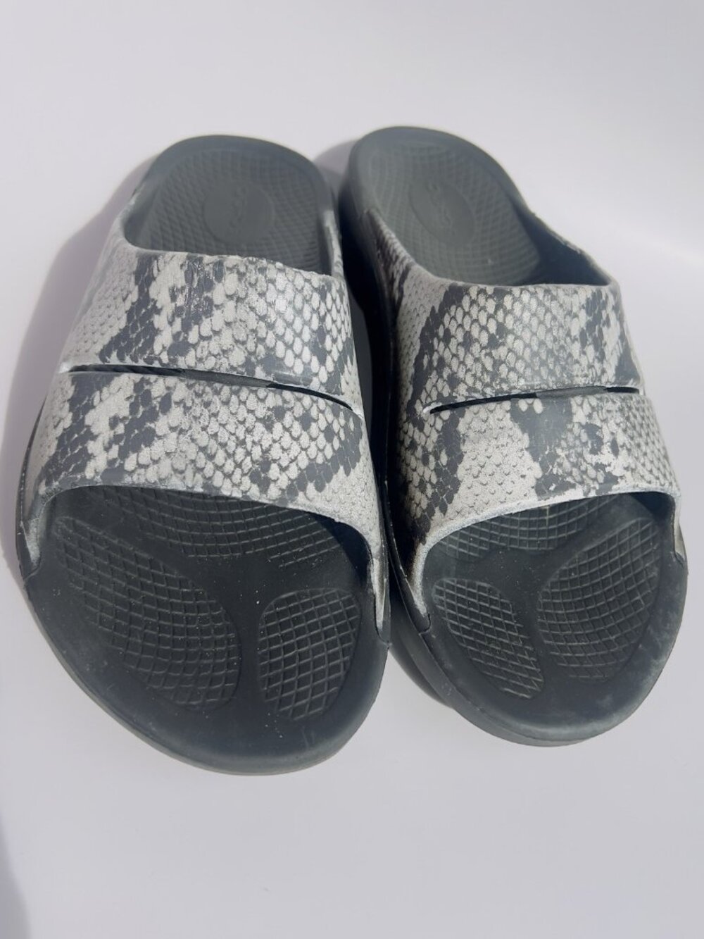 OOFOS OOahh Recovery Slide Sandals Animal Print Women’s 11 / Men’s 9 - Picture 12 of 12